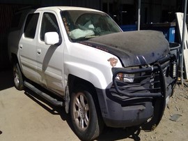 2006 HONDA RIDGELINE, WHITE, RTS MODEL, 3.5L, AT,  4WD.   A26316